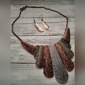 Tricolor Textured Statement Necklace